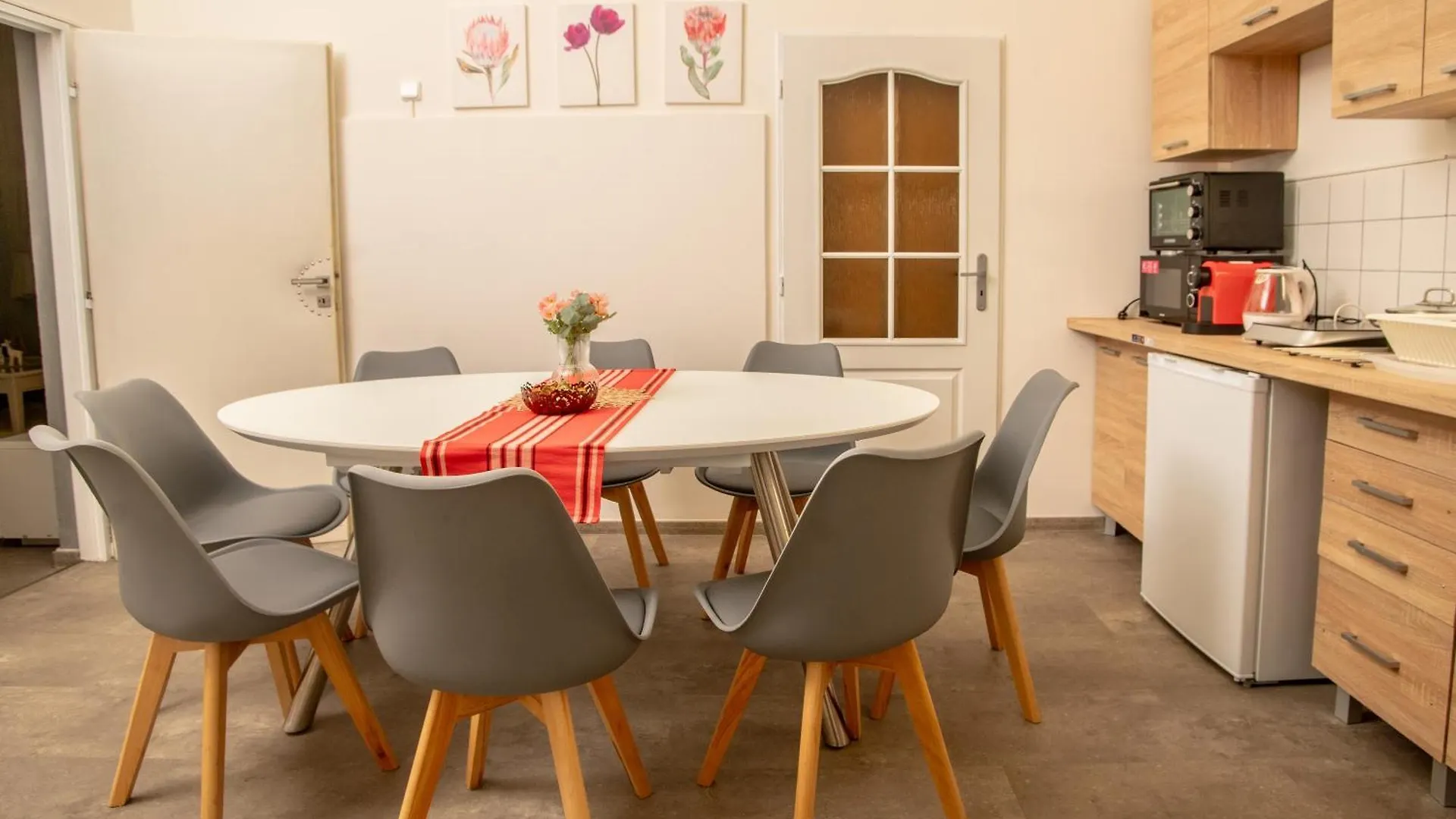 Grand Apartment Near Dancing House Prague