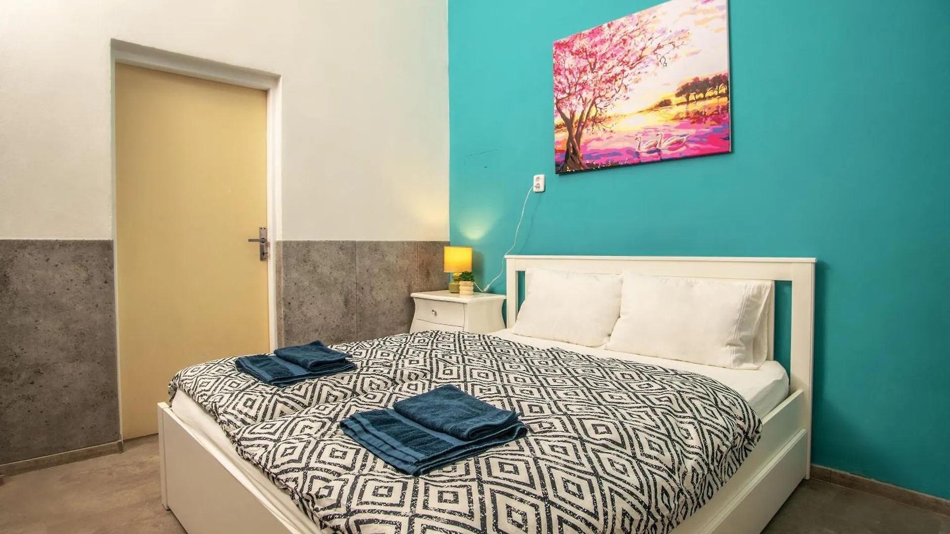 Grand Apartment Near Dancing House Prague