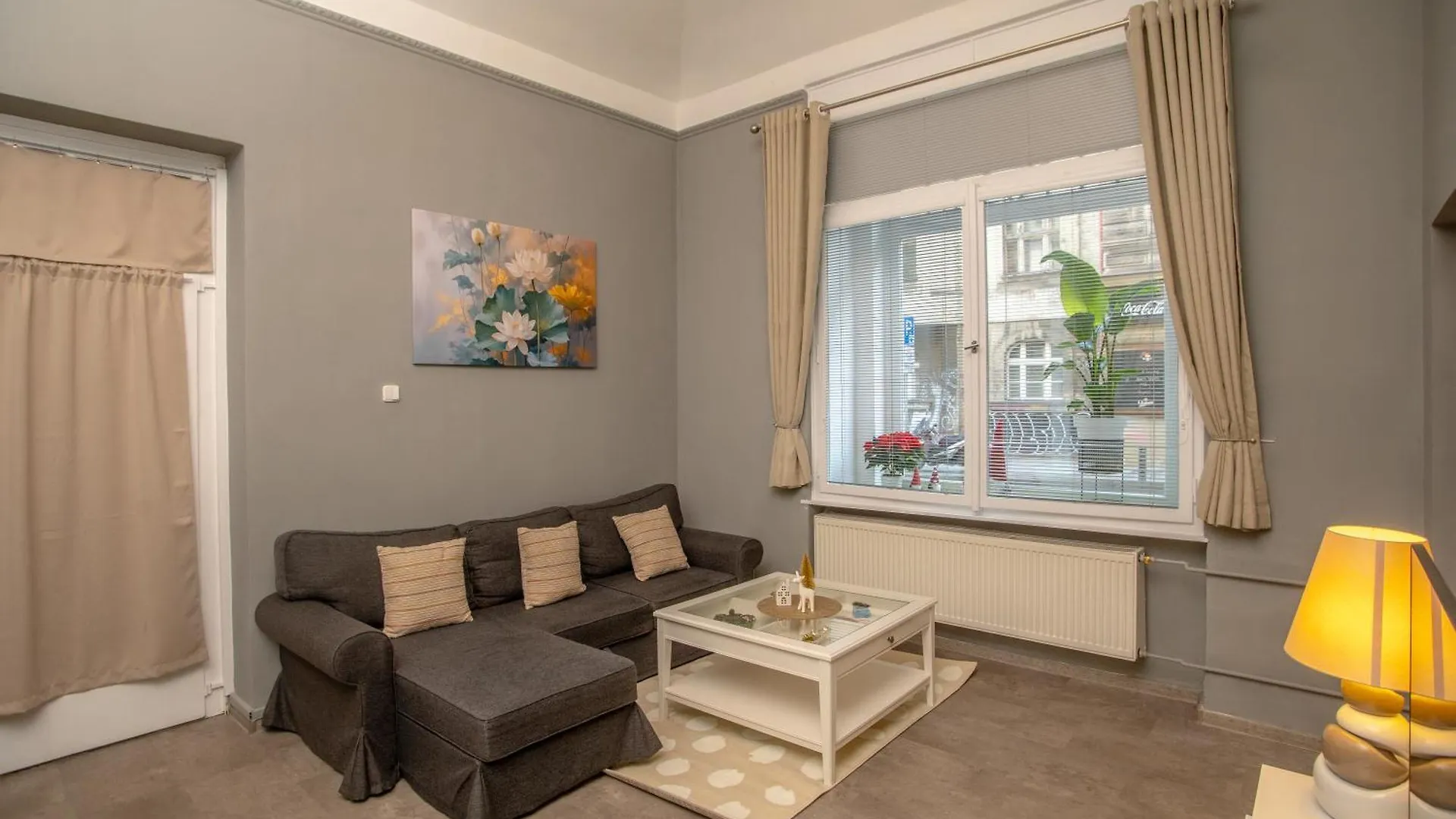 Grand Apartment Near Dancing House Prague